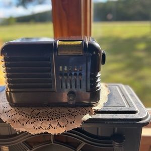 1938 DARK WOOD WORKING RADIO - Delco MADE IN Detroit, Michigan USA